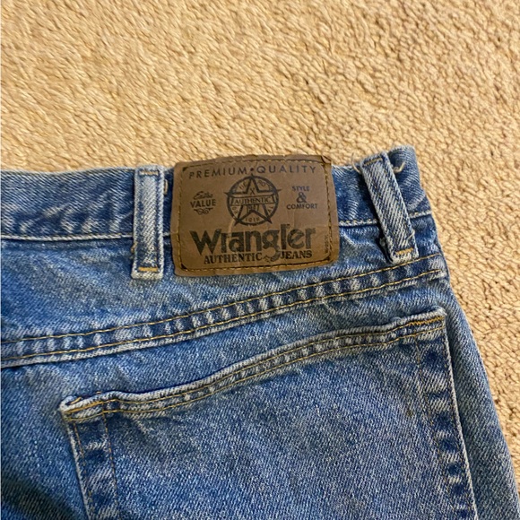 Men’s Wrangler Jeans 36x34.  Relaxed fit - Picture 2 of 7